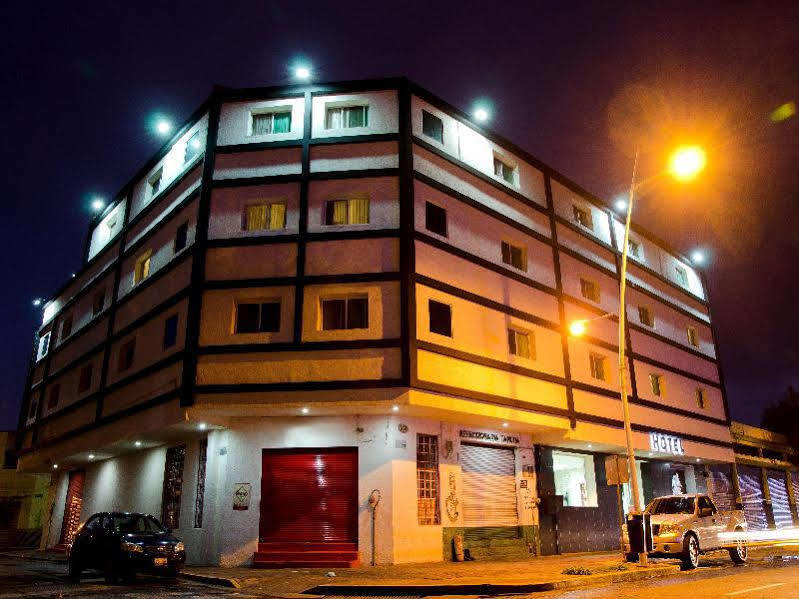 波多诺伏广场中央酒店 瓜达拉哈拉 外观 照片
